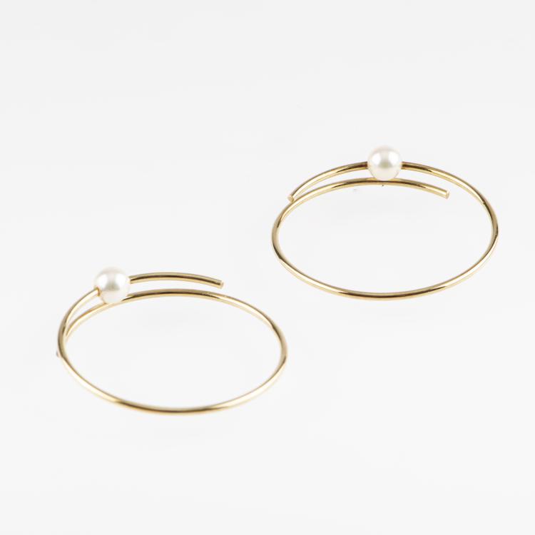 Bild 1 zu Objekt, Pair of pearl earrings, 1989, Herman Hermsen, 163E 797