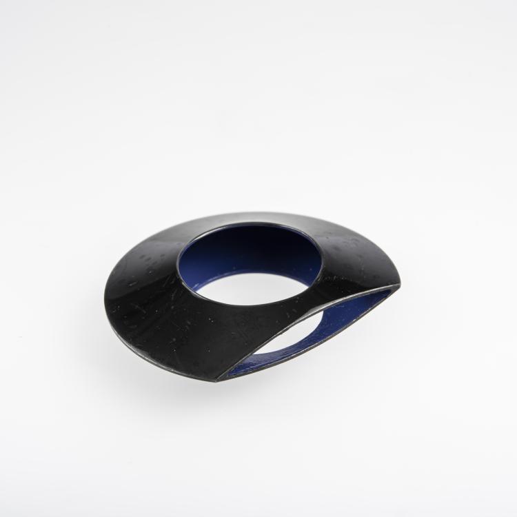 Bild 1 zu Objekt, Ring aus der Serie 'Kegelschnitte', 1986, Herman Hermsen, 163E 817
