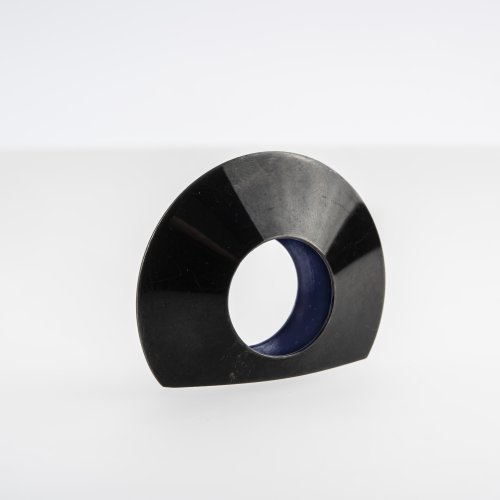 Ring aus der Serie 'Kegelschnitte', 1986