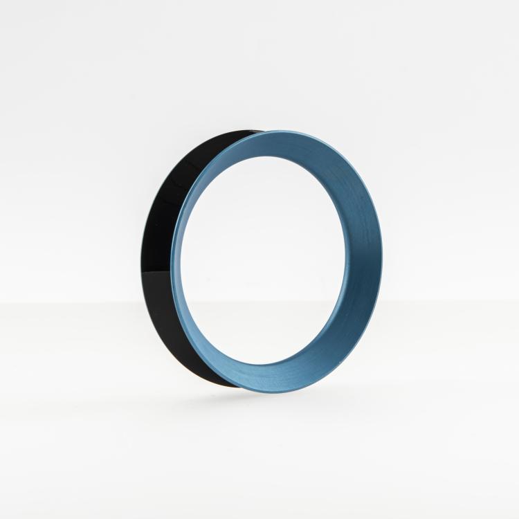 Hauptbild zu Objekt, Armreif aus der Serie 'Cones', 1986, Herman Hermsen, 163E 892