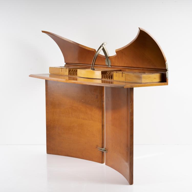 Bild 1 zu Objekt, 'Butterfly' desk, 1988, Jaime Tresserra, Tresserra Collection, Madrid, 163C 562