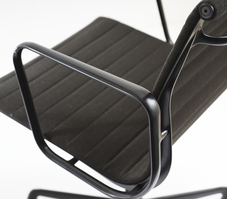 Bild 3 zu Objekt, Zwei St&uuml;hle 'Aluminum Group', 1958, Charles Eames,Ray Eames, ICF Cadsana f&uuml;r Miller, Herman, Zeeland, 163C 528