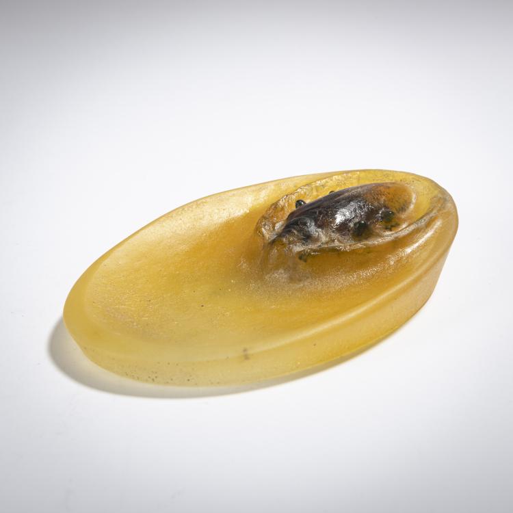 Bild 1 zu Objekt, Small 'Capricorne du Ch&egrave;ne' dish, c. 1925, Henri Berg&eacute;, Walter, Amalric, Nancy, 162B 223