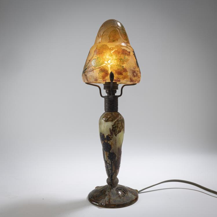 Bild 1 zu Objekt, Tischleuchte 'M&ucirc;res en automne', um 1910, Nancy Daum Fr&egrave;res, Daum Fr&egrave;res, Nancy, 162B 115