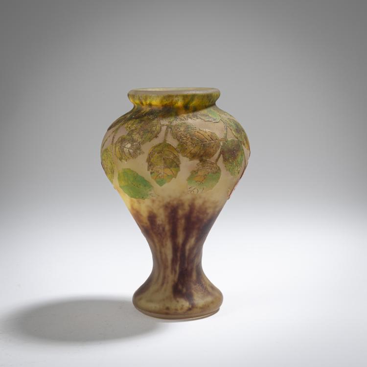 Hauptbild zu Objekt, Fu&szlig;vase 'Eglantines', um 1913, Nancy Daum Fr&egrave;res, Daum Fr&egrave;res, Nancy, 162B 124