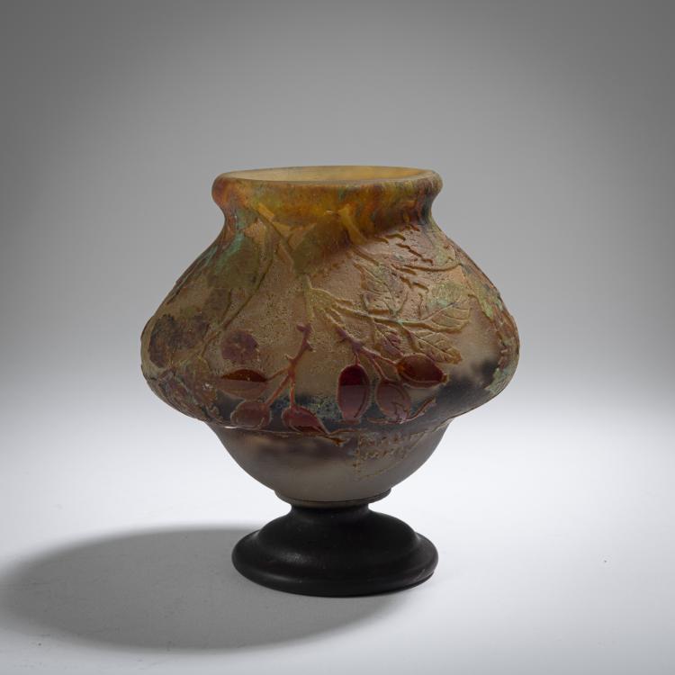 Hauptbild zu Objekt, Fu&szlig;vase 'Eglantines', um 1910, Nancy Daum Fr&egrave;res, Daum Fr&egrave;res, Nancy, 162B 119