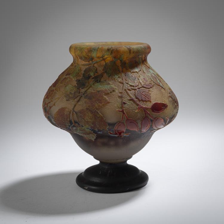 Bild 1 zu Objekt, Fu&szlig;vase 'Eglantines', um 1910, Nancy Daum Fr&egrave;res, Daum Fr&egrave;res, Nancy, 162B 119