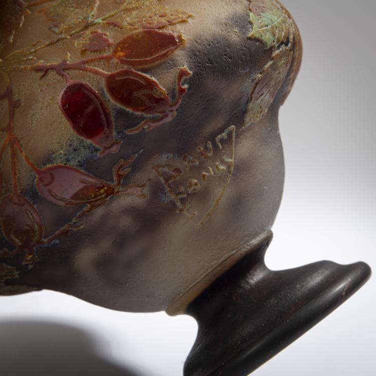 Bild 3 zu Objekt, Fu&szlig;vase 'Eglantines', um 1910, Nancy Daum Fr&egrave;res, Daum Fr&egrave;res, Nancy, 162B 119