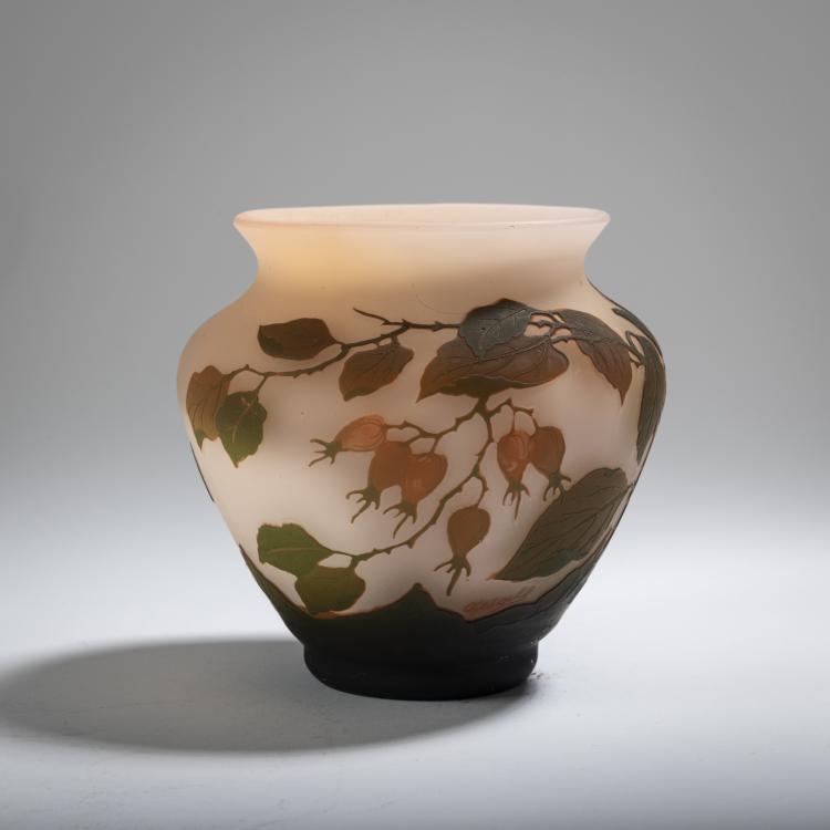 Hauptbild zu Objekt, Vase mit Hagebutten, 1921-29, Arsall, Vereinigte Lausitzer Glaswerke, Wei&szlig;wasser, 162B 261