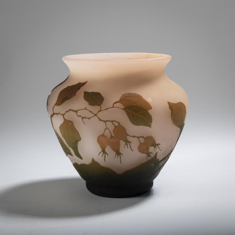 Bild 1 zu Objekt, Vase mit Hagebutten, 1921-29, Arsall, Vereinigte Lausitzer Glaswerke, Wei&szlig;wasser, 162B 261