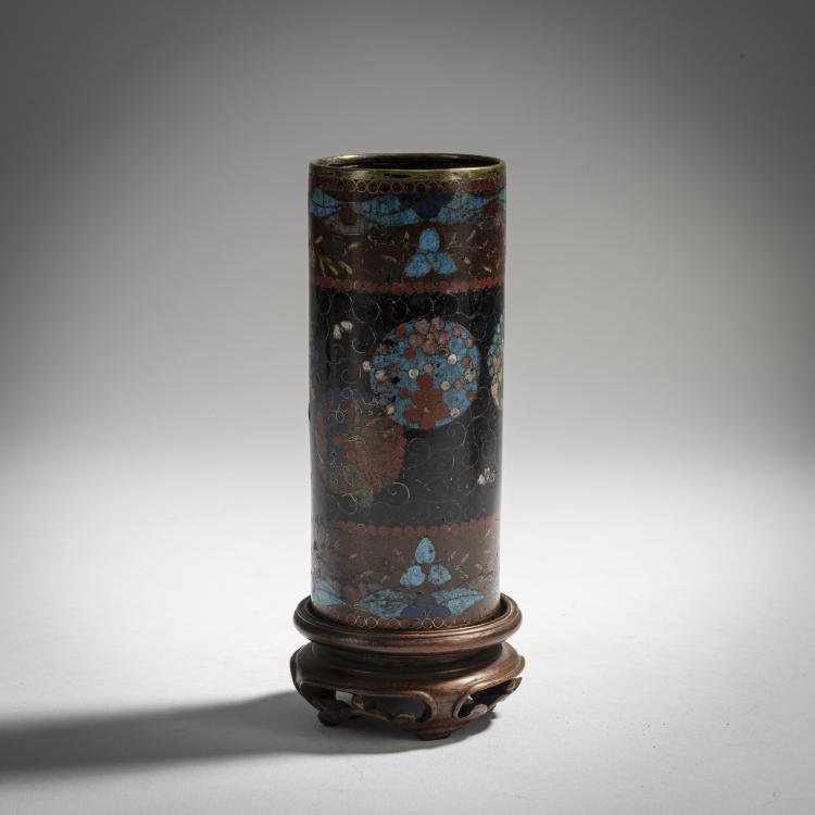 Bild 1 zu Objekt, Cloisonn&eacute; vase with wooden base, Japan, 165C 336