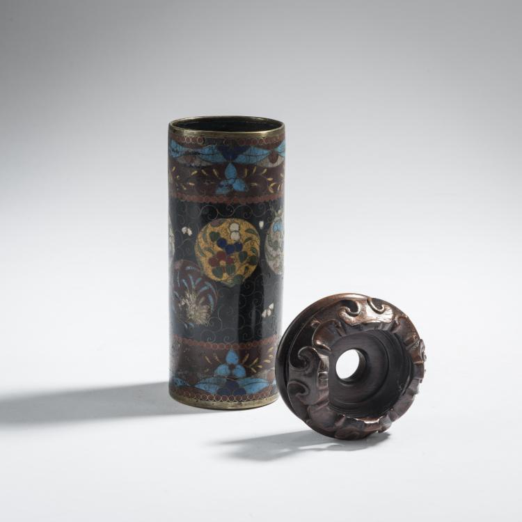 Bild 3 zu Objekt, Cloisonn&eacute; vase with wooden base, Japan, 165C 336