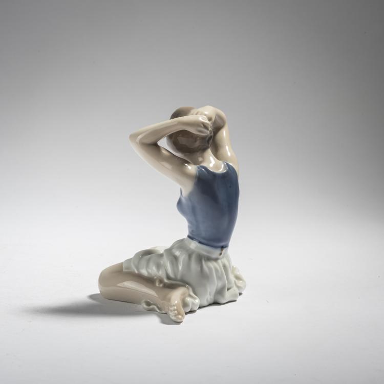 Bild 2 zu Objekt, Girl tying her hair, 1930s, John Galster, Kopenhagen, KPM, 165C 383