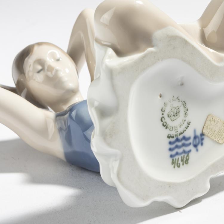 Bild 4 zu Objekt, Girl tying her hair, 1930s, John Galster, Kopenhagen, KPM, 165C 383