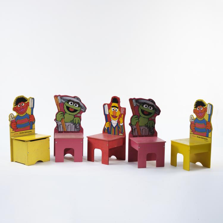 Hauptbild zu Objekt, 5 'Sesame Street' children's chairs, 1980s, EM TV & Merchandising AG, 164B 314