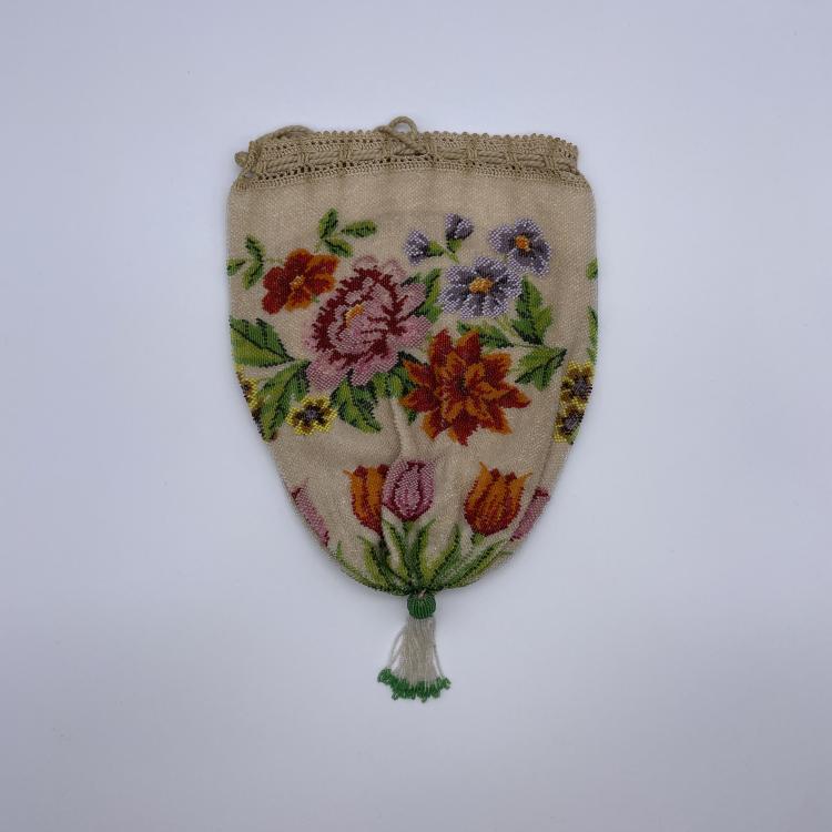 Hauptbild zu Objekt, Perlbeutel mit Blumenbord&uuml;rel, 2. H&auml;lfte 19. Jh, 167O 80