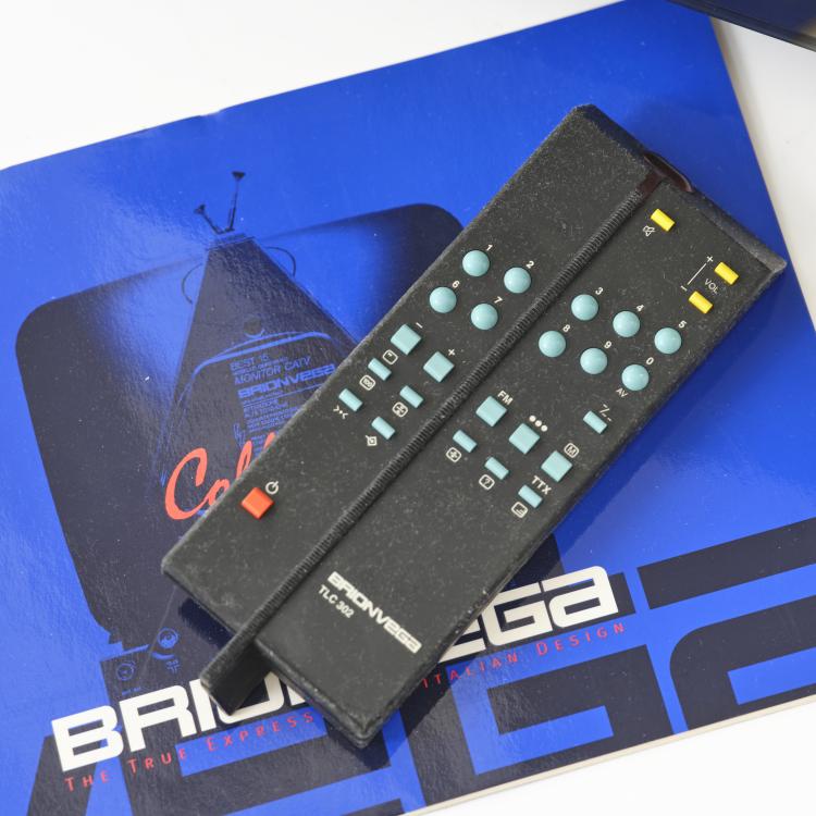 Bild 2 zu Objekt, 'Cuboglass' TV-set, 2002, Mario Bellini, Brionvega, Mailand, 164A 142