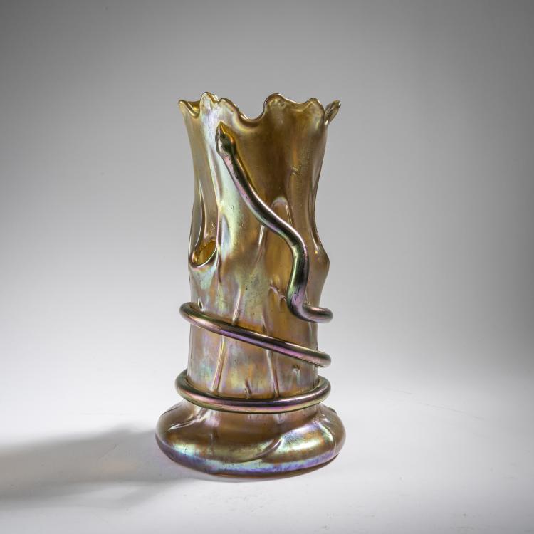 Bild 1 zu Objekt, 'Baumstammvase' mit Schlange, um 1902, L&ouml;tz Wwe., Klosterm&uuml;hle, 165B 261