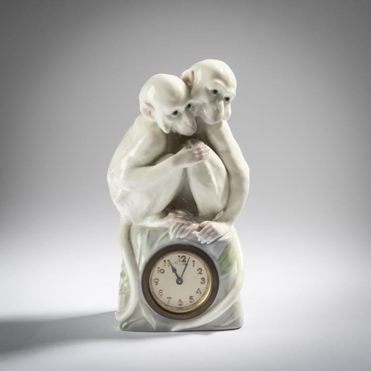 Hauptbild zu Objekt, Table clock with monkeys, c. 1920, Heubach, Lichte, 165C 378