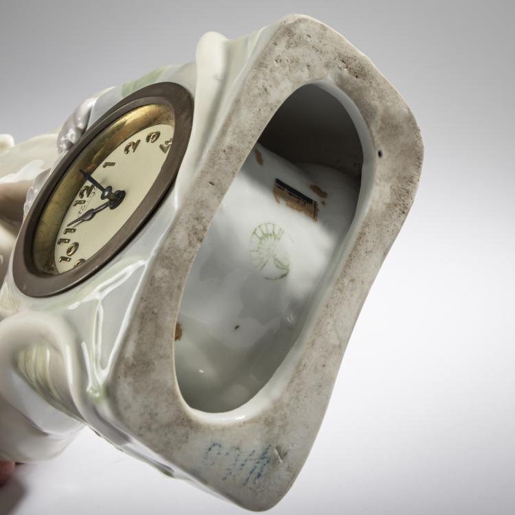 Bild 4 zu Objekt, Table clock with monkeys, c. 1920, Heubach, Lichte, 165C 378