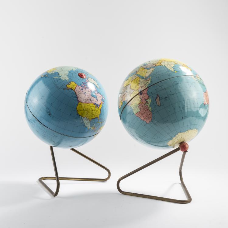 Bild 1 zu Objekt, 2 globes on brass stands, c. 1950, Italien, 164A 149