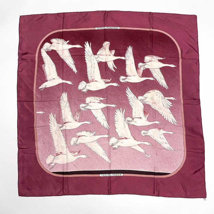 Hauptbild zu Objekt, 'Oiseaux Migrateurs' scarf, 1977, Cathy Latham, Herm&egrave;s, Paris, 166D 551