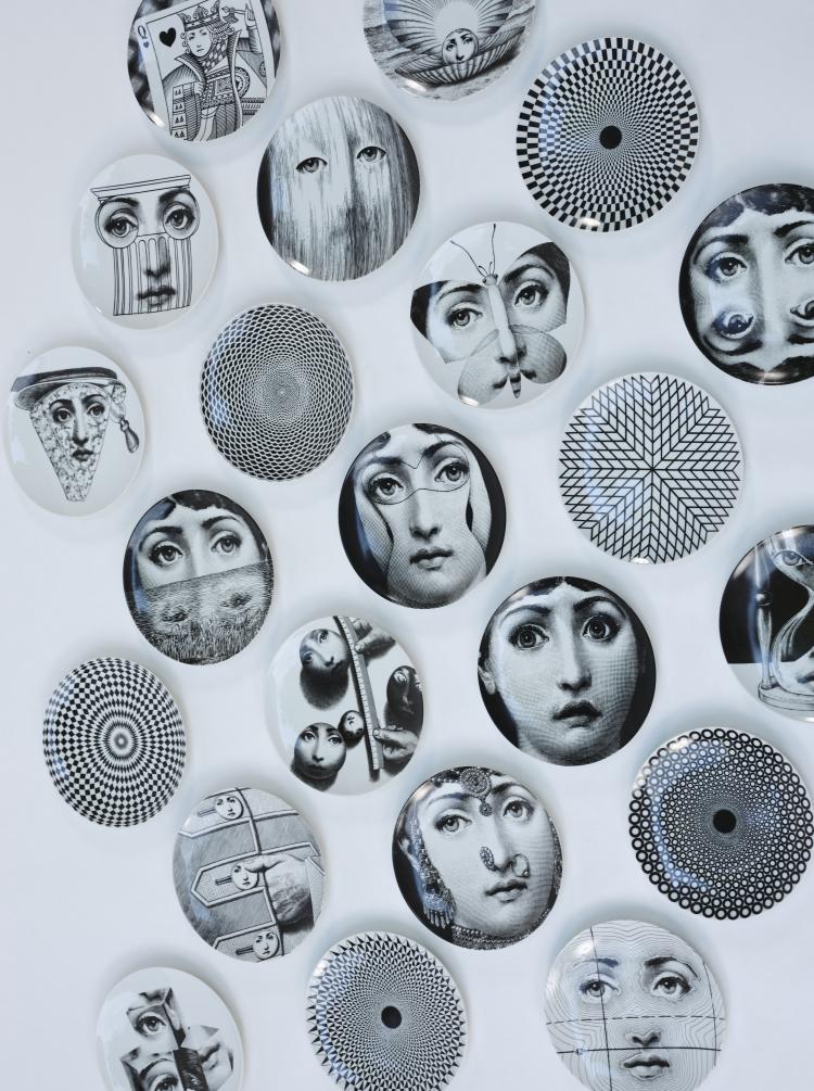 Bild 3 zu Objekt, 16 'Tema e Variazioni' plates, 1950-80s, Piero Fornasetti, Fornasetti, Mailand, 164A 179