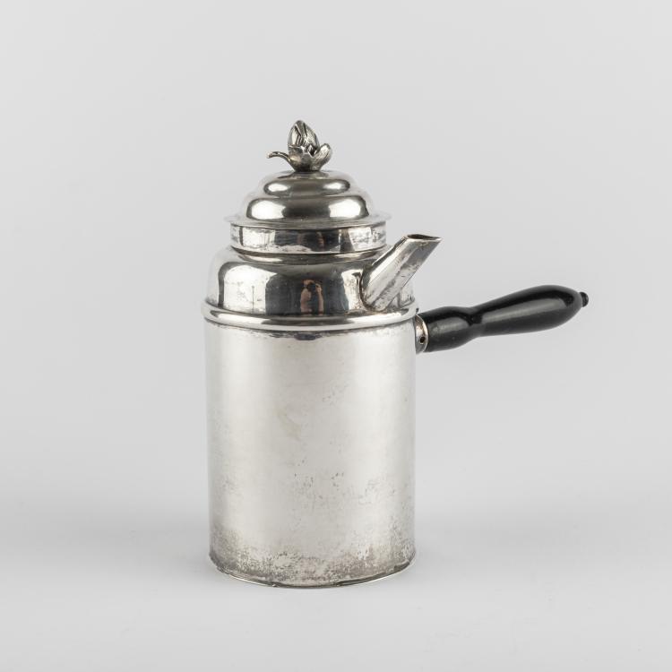 Bild 1 zu Objekt, Chocolate pot with handle, 1760, Carl David Schr&ouml;del, Schr&ouml;del, Gebr&uuml;der, Dresden, 165C 355