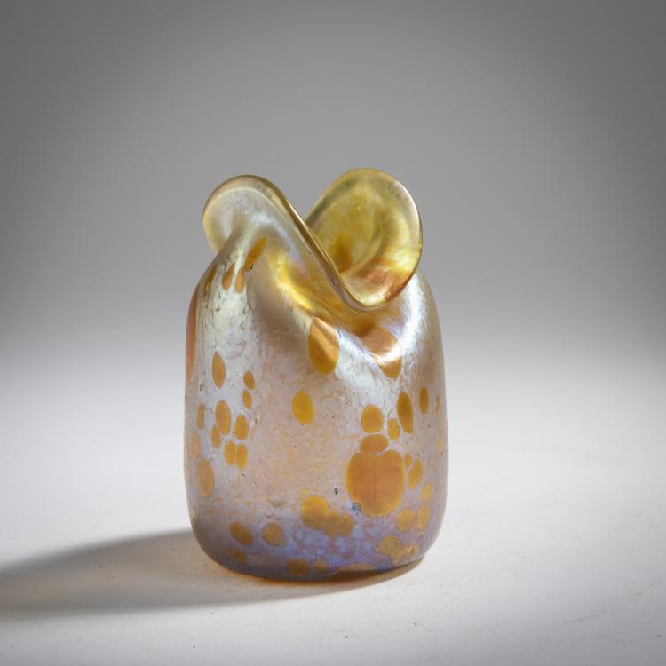 Hauptbild zu Objekt, Kleine Vase 'Astr&auml;a', 1900, L&ouml;tz Wwe., Klosterm&uuml;hle, 165B 247