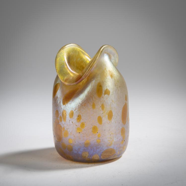 Bild 2 zu Objekt, Kleine Vase 'Astr&auml;a', 1900, L&ouml;tz Wwe., Klosterm&uuml;hle, 165B 247