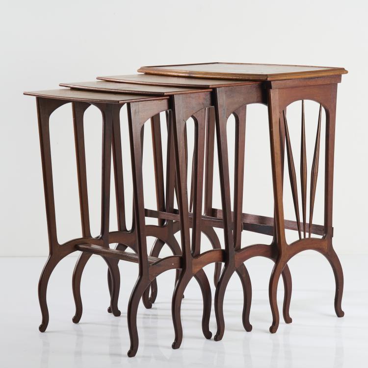 Hauptbild zu Objekt, 4 nesting tables, c. 1910, Louis Majorelle, Majorelle, Louis, Nancy, 165C 455