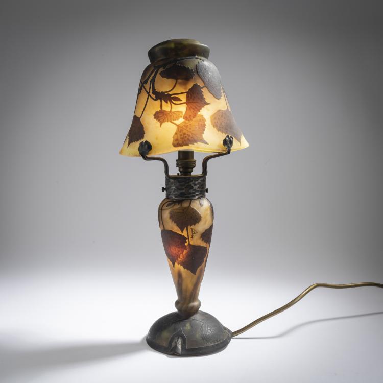 Bild 1 zu Objekt, Tischleuchte 'Tilleul', um 1910, Daum Fr&egrave;res, Nancy, 165B 119