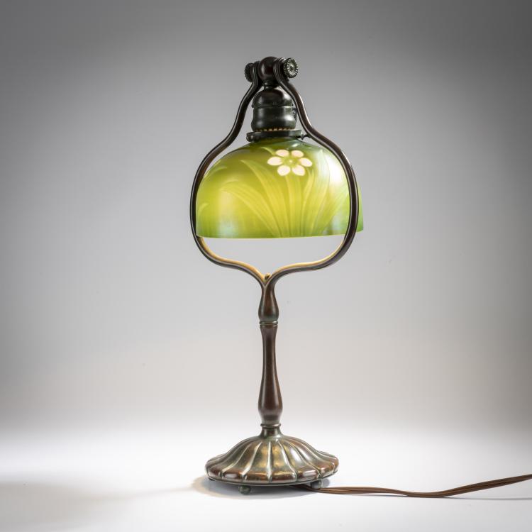 Bild 1 zu Objekt, 'Favrile'-Tischleuchte 'Flowers', um 1918, Louis C. Tiffany, Tiffany Studios, New York, 165B 278