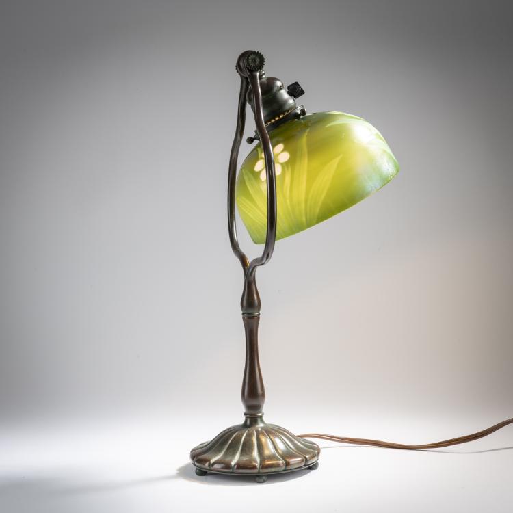 Bild 2 zu Objekt, 'Favrile'-Tischleuchte 'Flowers', um 1918, Louis C. Tiffany, Tiffany Studios, New York, 165B 278