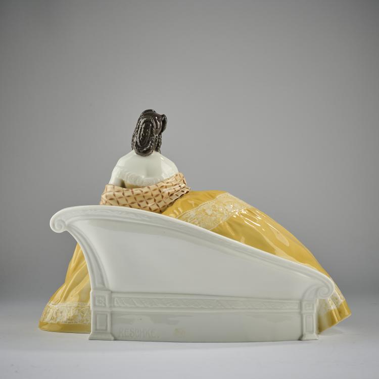 Bild 4 zu Objekt, Sitzende Dame im Reifrock, 1909, Carl Reschke, Berlin, KPM, 165D 495
