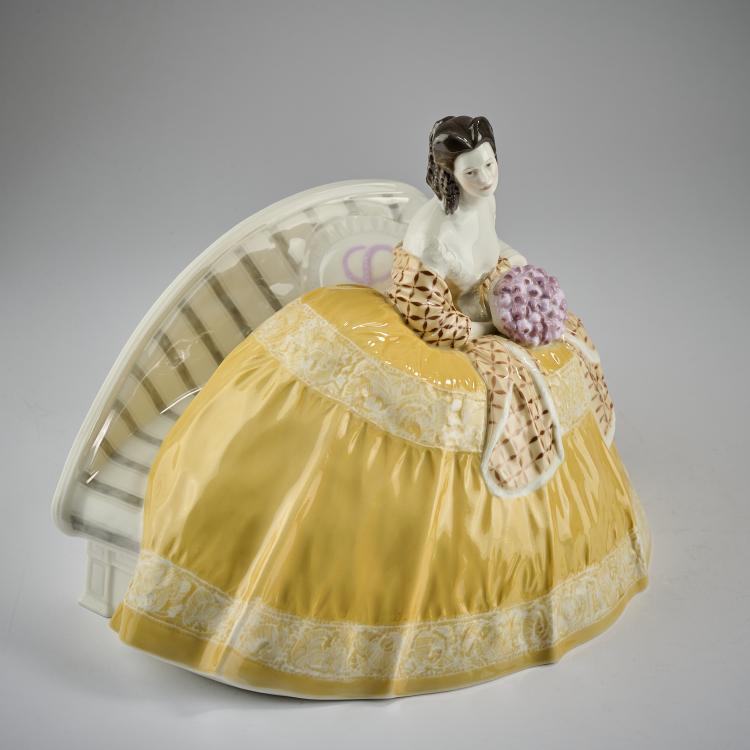 Bild 5 zu Objekt, Sitzende Dame im Reifrock, 1909, Carl Reschke, Berlin, KPM, 165D 495