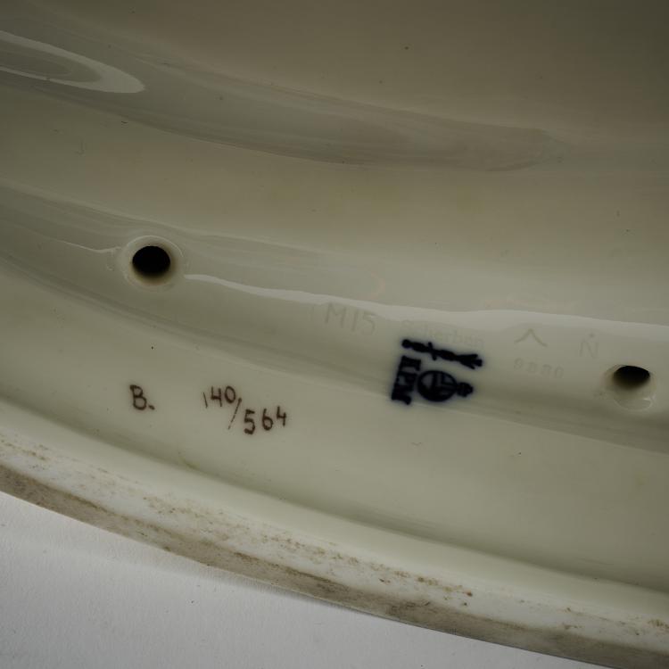 Bild 7 zu Objekt, Sitzende Dame im Reifrock, 1909, Carl Reschke, Berlin, KPM, 165D 495