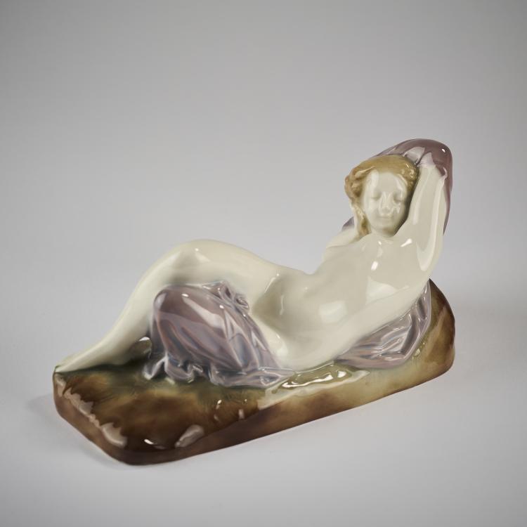 Bild 1 zu Objekt, Reclining lady, before 1918, Zsolnay, Pecs, 165D 574