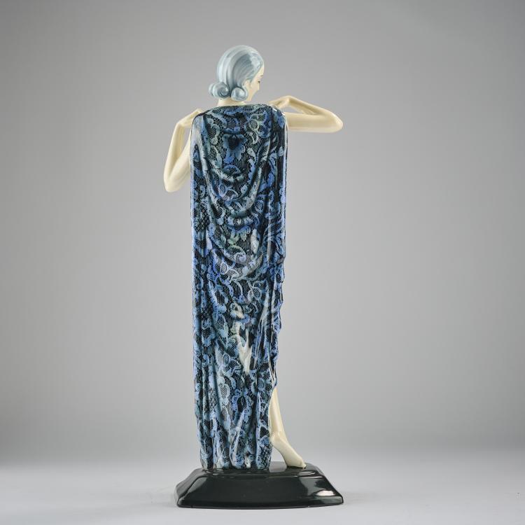 Bild 3 zu Objekt, 'Stehender Damenakt mit gro&szlig;em Tuch', um 1933, Josef Lorenzl, Goldscheider, Wien, 165D 520