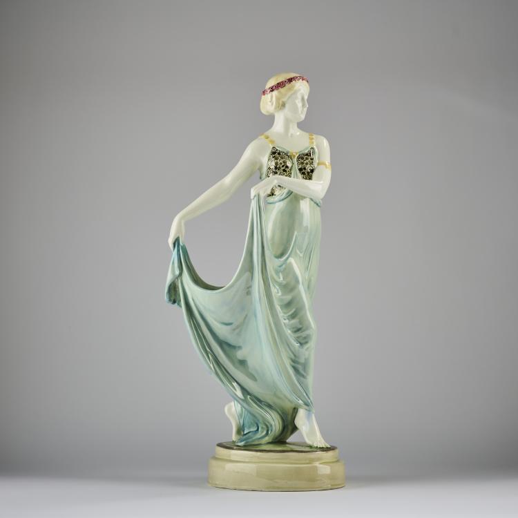 Bild 1 zu Objekt, 'Stepping dancer, lifting her long dress to the side', c. 1913/14, Max Valentin, Goldscheider, Wien, 165D 525
