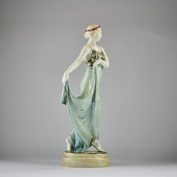 Bild 2 zu Objekt, 'Stepping dancer, lifting her long dress to the side', c. 1913/14, Max Valentin, Goldscheider, Wien, 165D 525