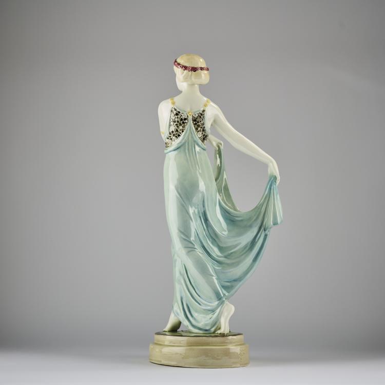 Bild 3 zu Objekt, 'Stepping dancer, lifting her long dress to the side', c. 1913/14, Max Valentin, Goldscheider, Wien, 165D 525