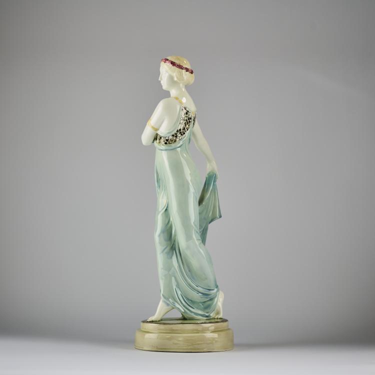 Bild 4 zu Objekt, 'Stepping dancer, lifting her long dress to the side', c. 1913/14, Max Valentin, Goldscheider, Wien, 165D 525