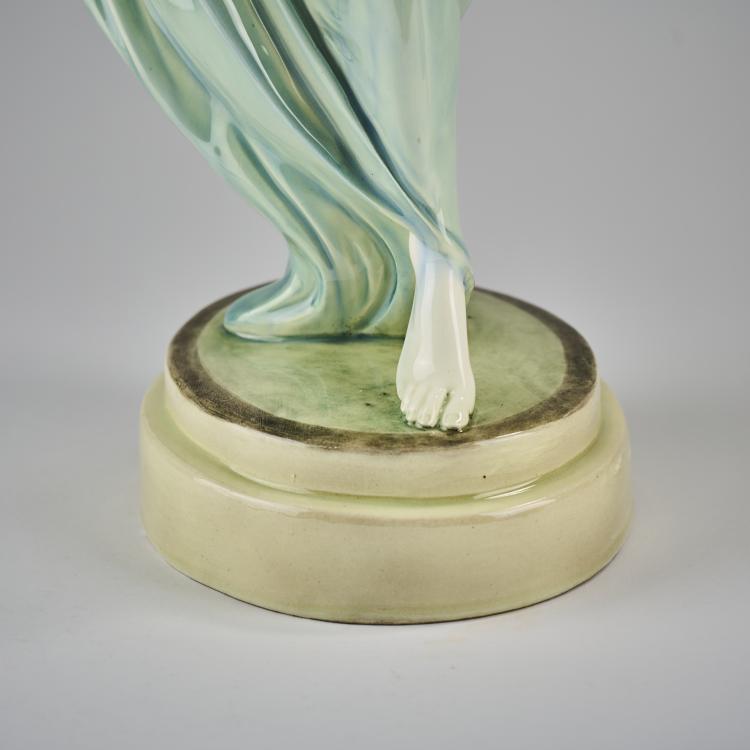 Bild 6 zu Objekt, 'Stepping dancer, lifting her long dress to the side', c. 1913/14, Max Valentin, Goldscheider, Wien, 165D 525