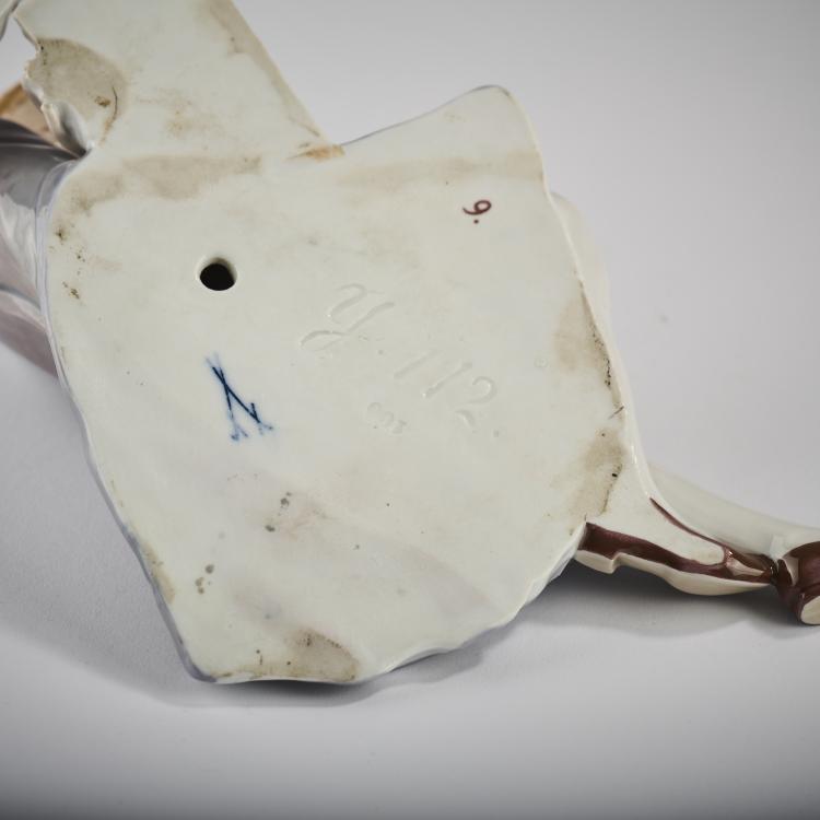 Bild 1 zu Objekt, 'Girl Reading', 1905-10, Philipp Lange, Meissen, KPM, 165D 554