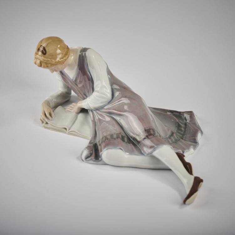 Bild 6 zu Objekt, 'Girl Reading', 1905-10, Philipp Lange, Meissen, KPM, 165D 554