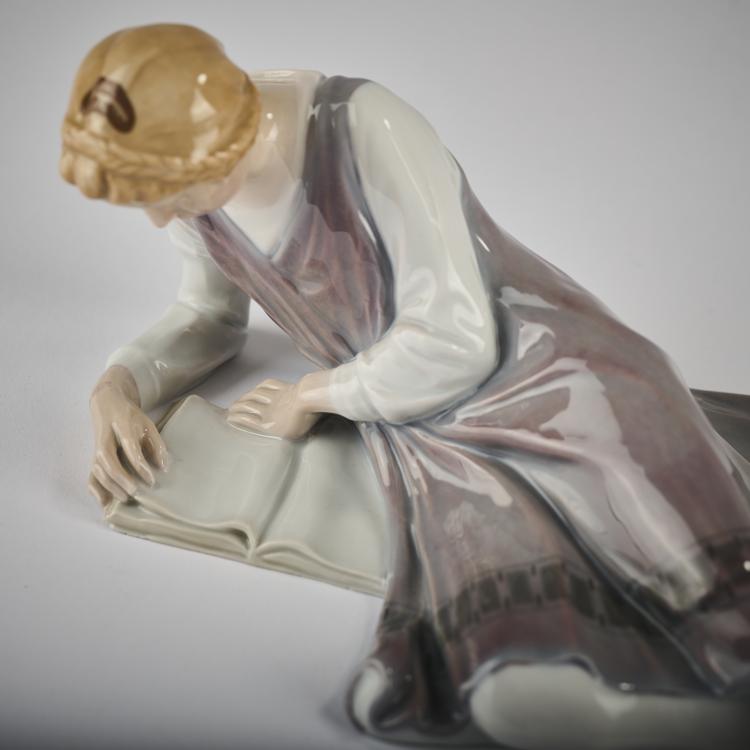 Bild 9 zu Objekt, 'Girl Reading', 1905-10, Philipp Lange, Meissen, KPM, 165D 554