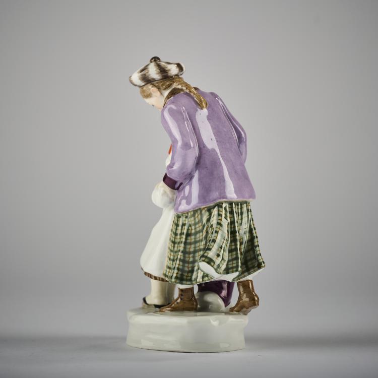 Bild 3 zu Objekt, 'Der erste Schlittschuhlauf', 1904, Alfred Otto Adalbert K&ouml;nig, Meissen, KPM, 165D 553