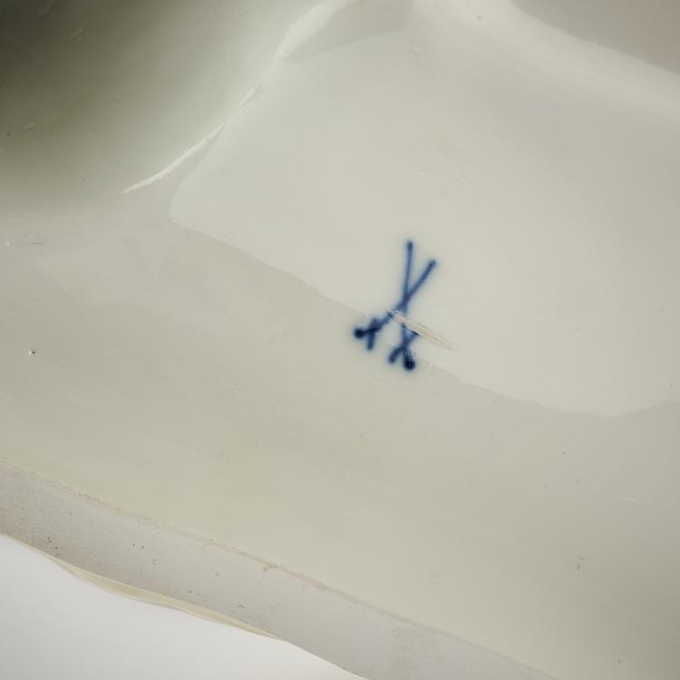 Bild 6 zu Objekt, 'Dame mit Hund am Strand', 1909-11, Konrad Hentschel, Meissen, KPM, 165D 559