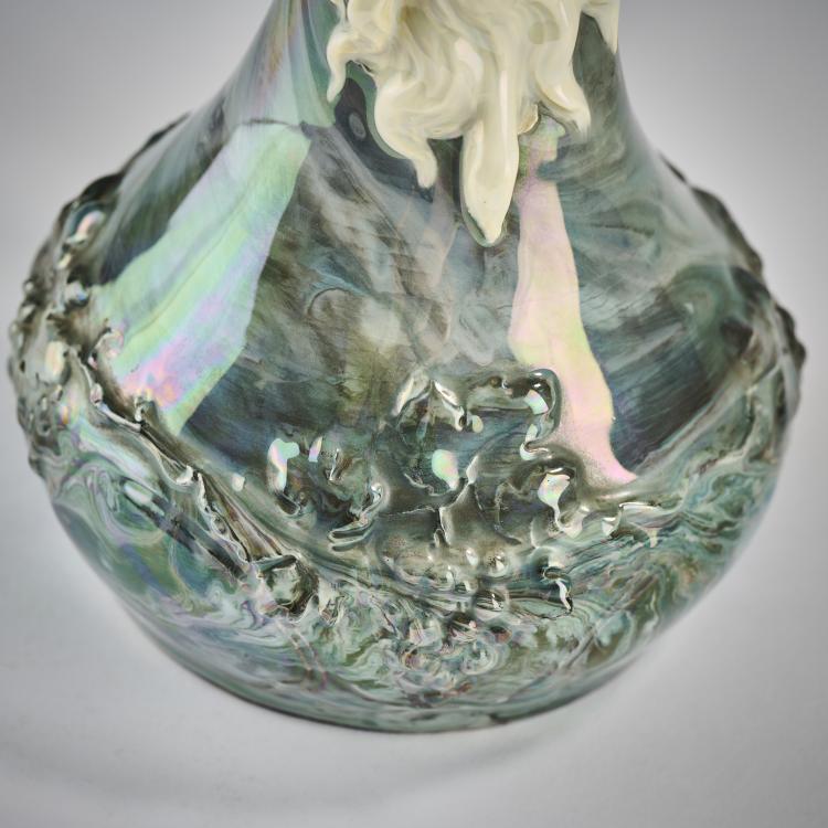 Bild 1 zu Objekt, 'Teasing' jug, c. 1899, Adolf Oppel, Bauer, Rosenthal & Co., Kronach, 165D 483